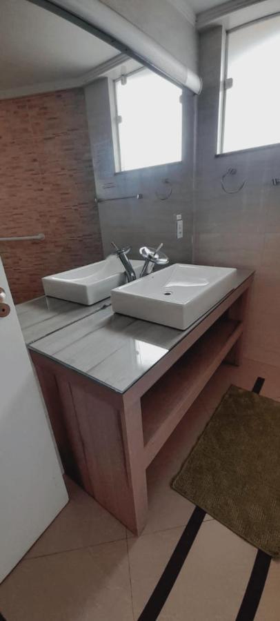 Lindo Apartamento No Coracao Da Cidade - Apartamento Inteiro Ou Seja Nao E Compartilhado Com Outras Pessoas - Perto De Tudo - 2 Quartos - Ar Condicionado - Churrasqueira - Cozinha Completa - 120 Metros Quadrados Ao Todo - Quartos Com 12 Metros Quadra 우니앙 다 비토리아 외부 사진